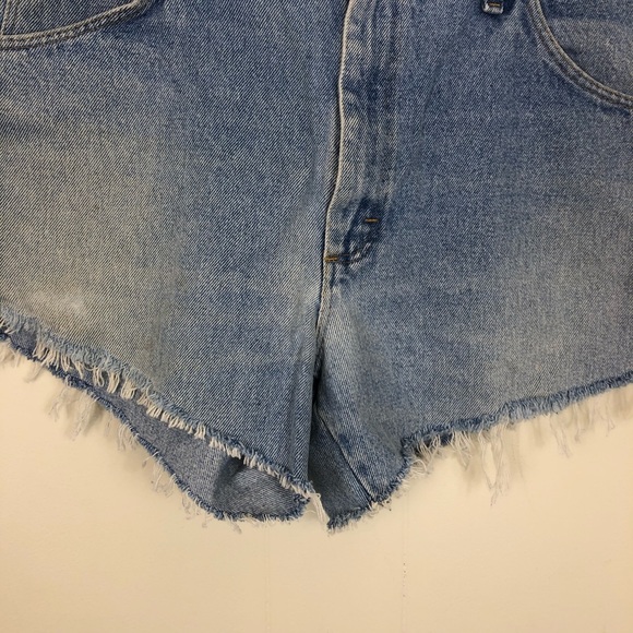 Vintage High Rise Fringe Cut Denim Shorts Sz 36 - Picture 3 of 7